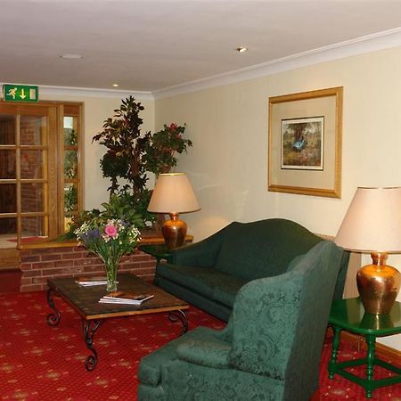 Oaklands Lodge Hotel Saint Saviour Exterior foto
