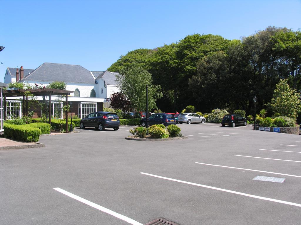 Oaklands Lodge Hotel Saint Saviour Exterior foto
