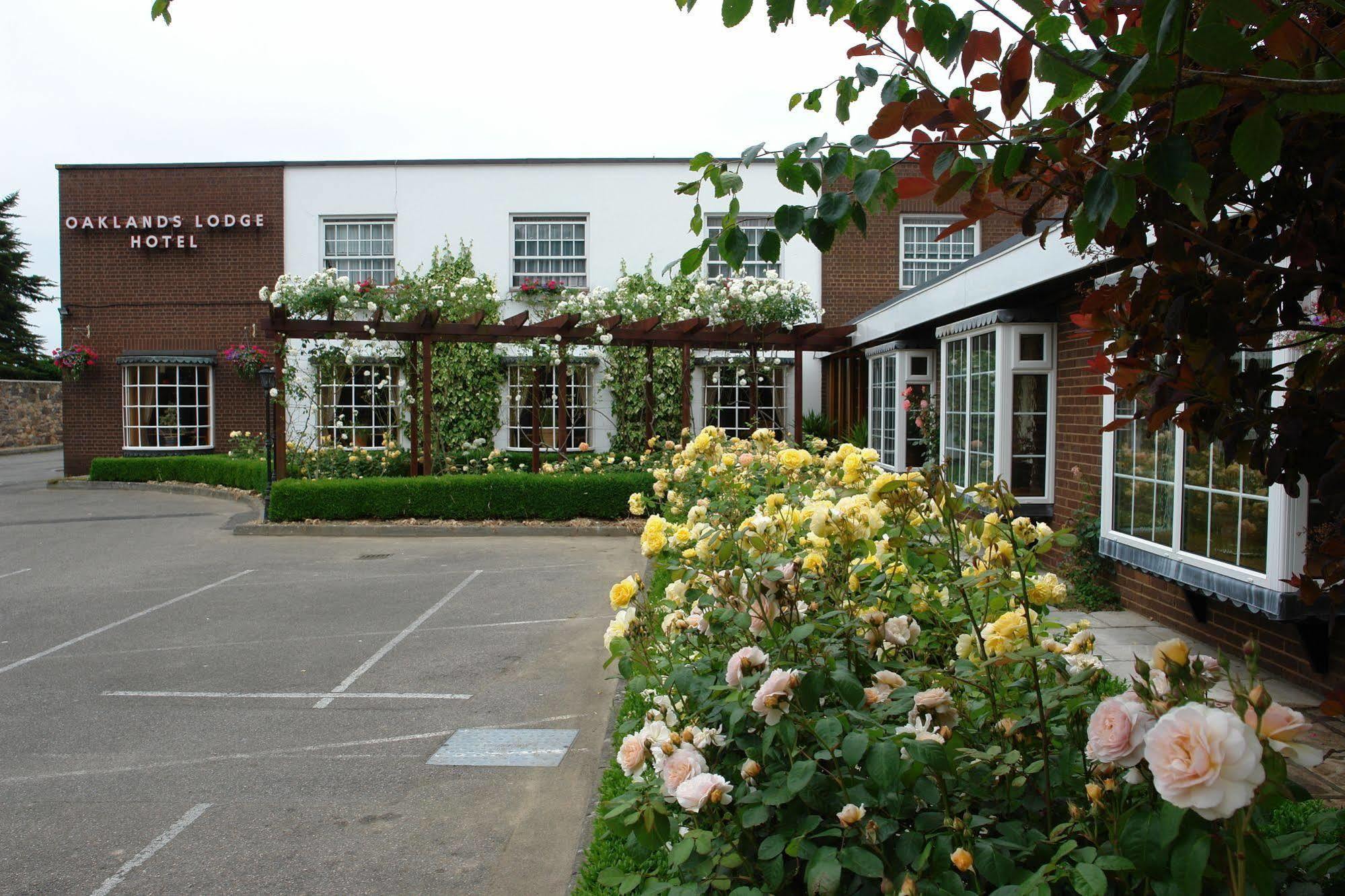 Oaklands Lodge Hotel Saint Saviour Exterior foto