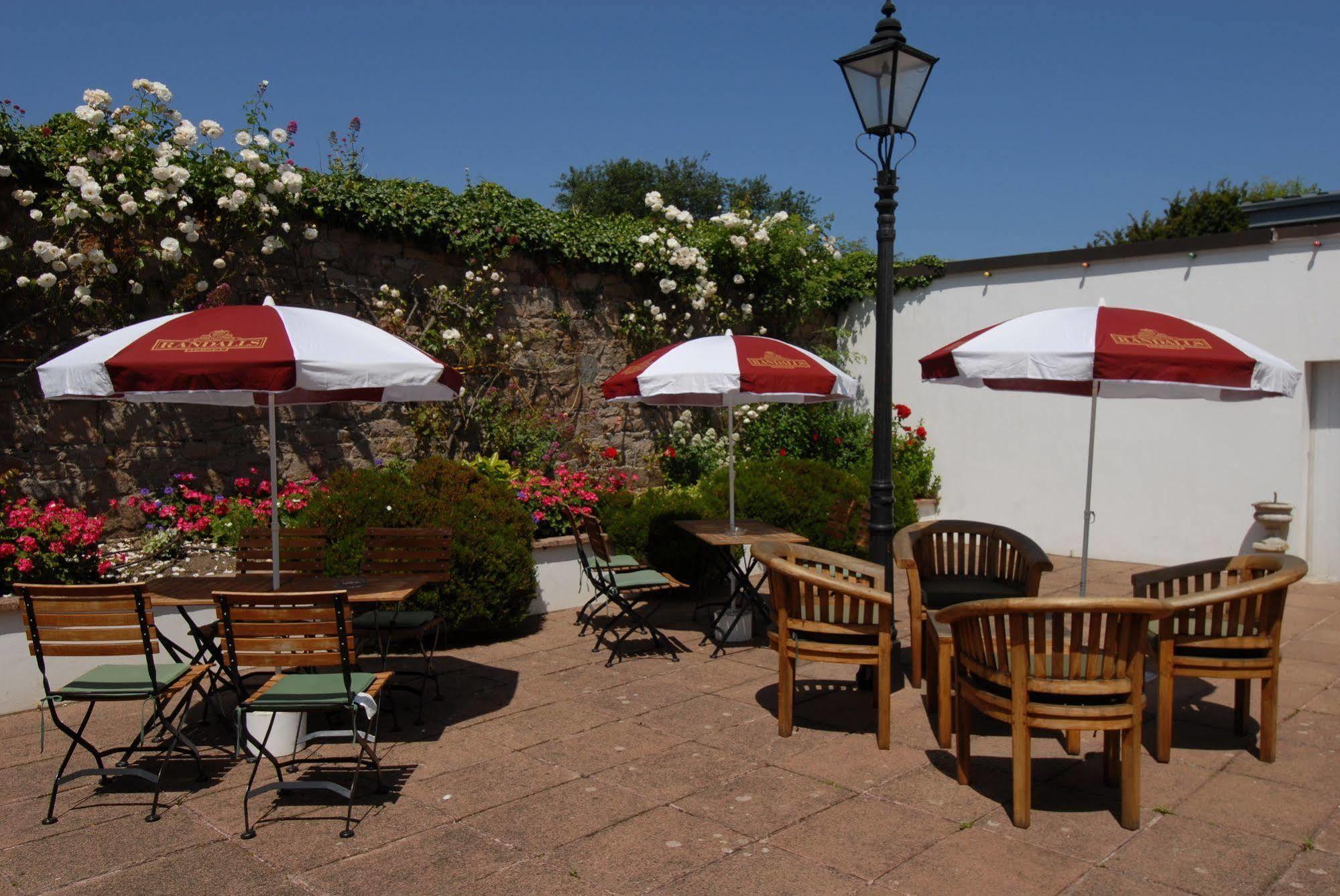 Oaklands Lodge Hotel Saint Saviour Exterior foto
